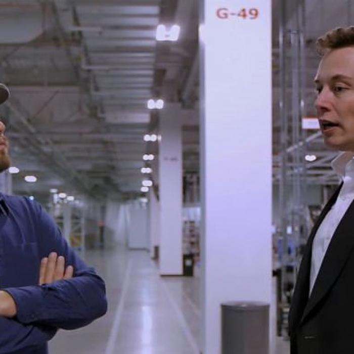 Elon Musk se amuză. Lucrează la ceva inspirat din filmele cu James Bond