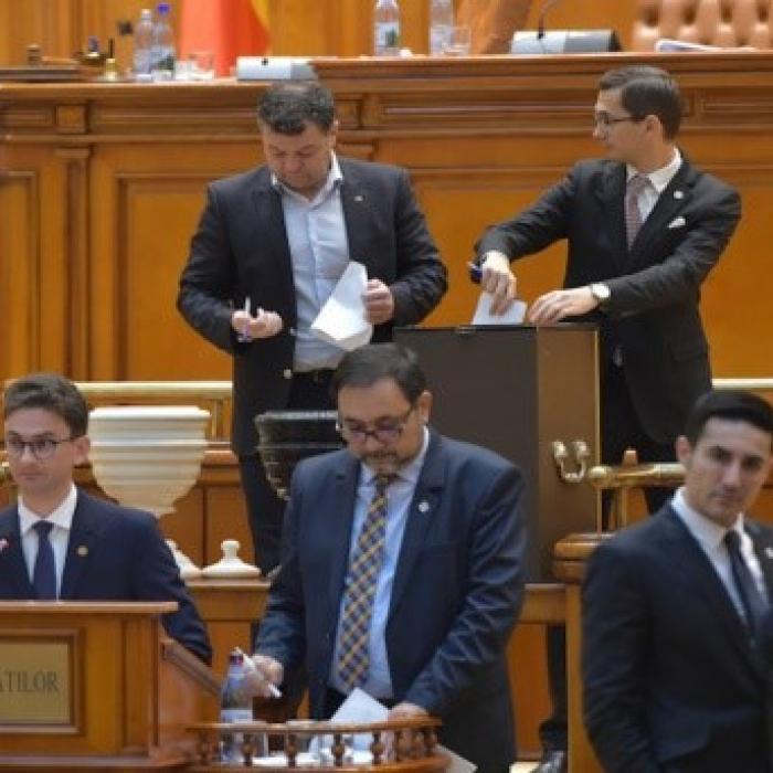 Moțiunea de cenzură. Zi decisivă pentru Guvernul Dăncilă