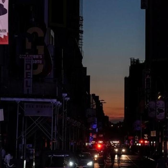 Mii de new-yorkezi au bâjbâit pe întuneric. Pană de curent în Manhattan