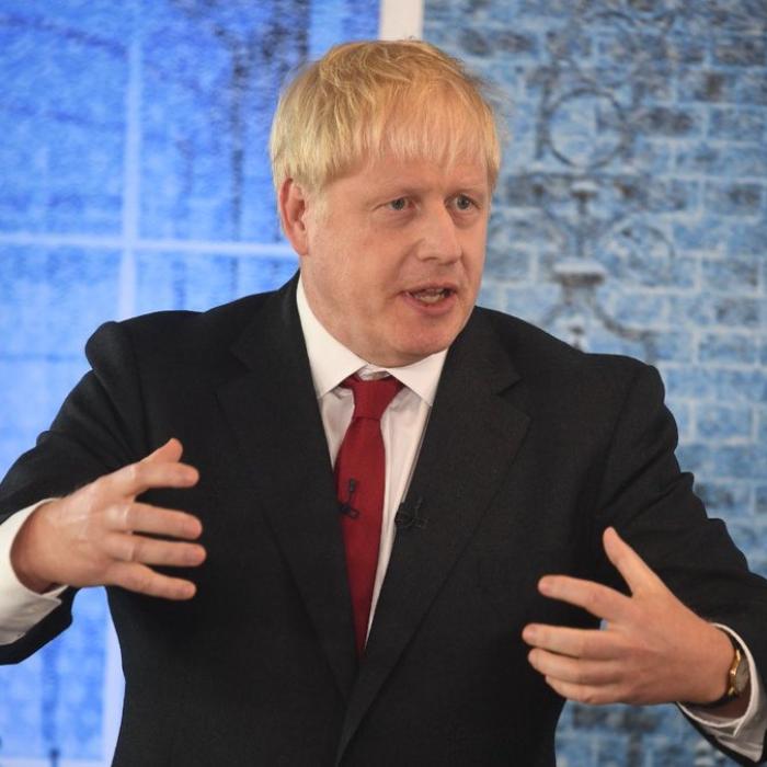 Lira sterlină se prăbușește în perspectiva unui Brexit fără acord