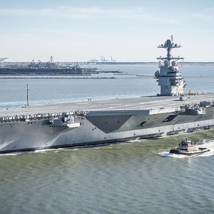 Cel mai scump portavion al US Navy nu poate transporta armament