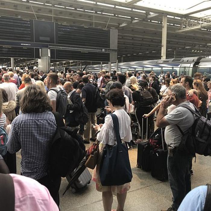 Marea Britanie a rămas pe întuneric după o pană majoră de curent
