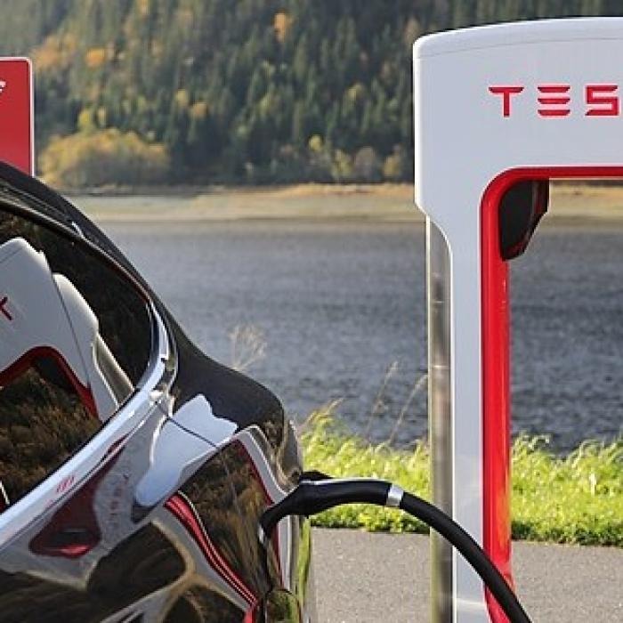 Monitorul prețurilor la carburanți. 10.000 de români interesați de energia electrică