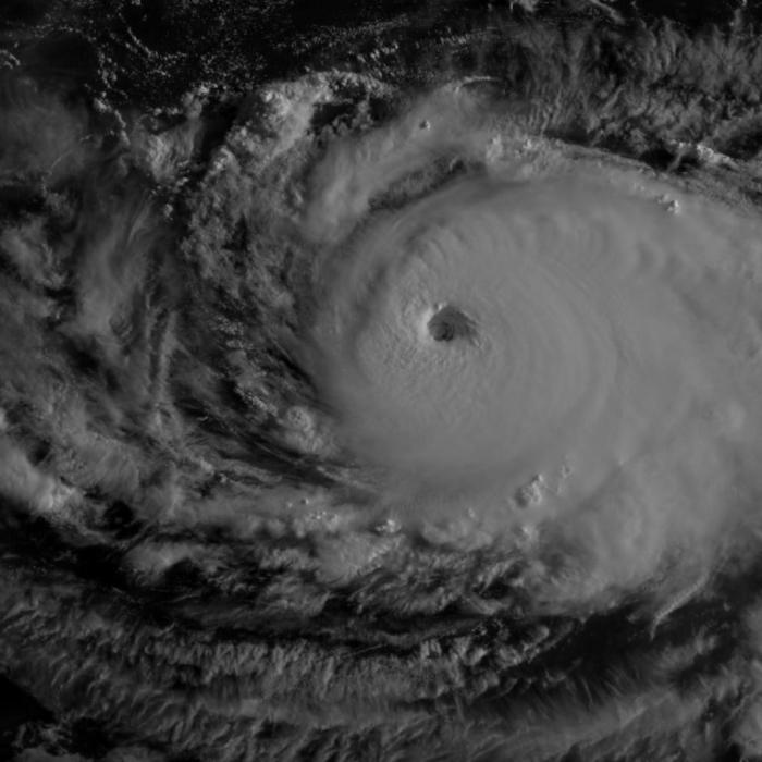 Uraganul Dorian a ajuns la catastrofala categorie 5 și se apropie de Bahamas