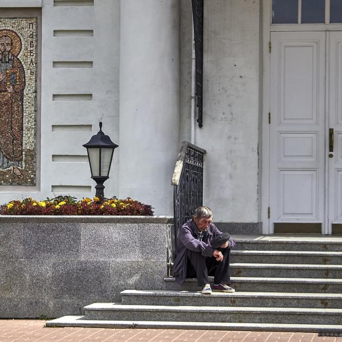 Banii câștigați din cerșetorie vor fi confiscați