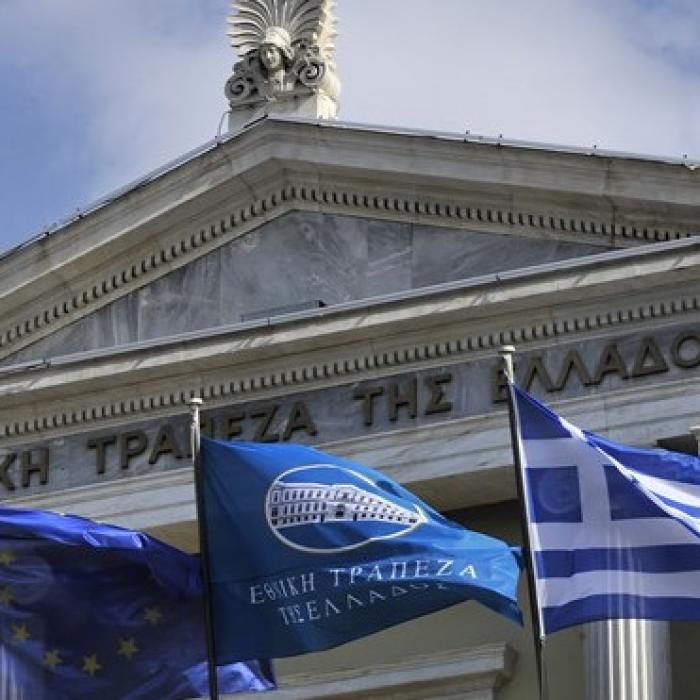 Grecia. Autoritățile sar cu mulți bani în ajutorul băncilor