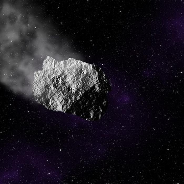 Asteroid cât trei piramide trece pe lângă noi