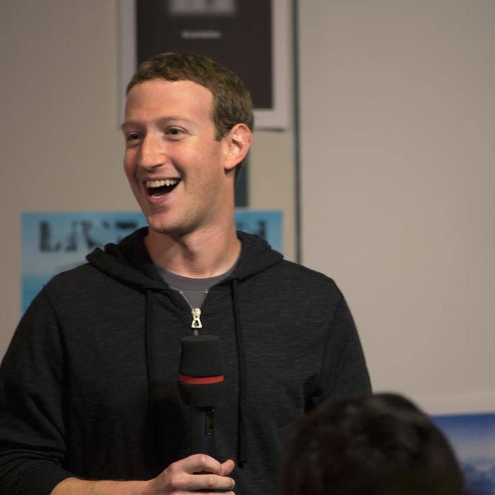 Zuckerberg: Nimeni nu merită să fie miliardar, dar este util