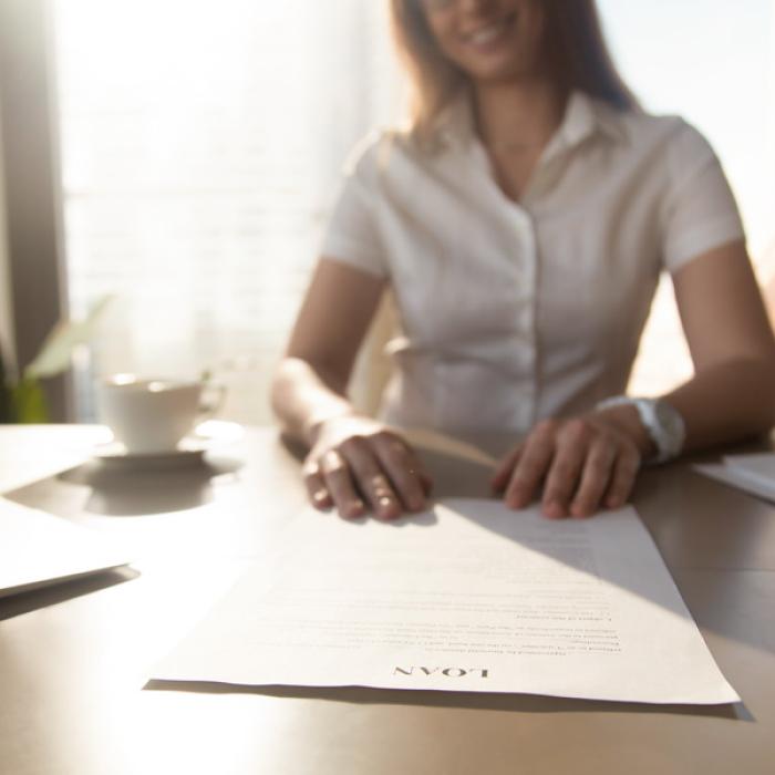 Angajata unei bănci din Vaslui a sustras bani din conturile clienților