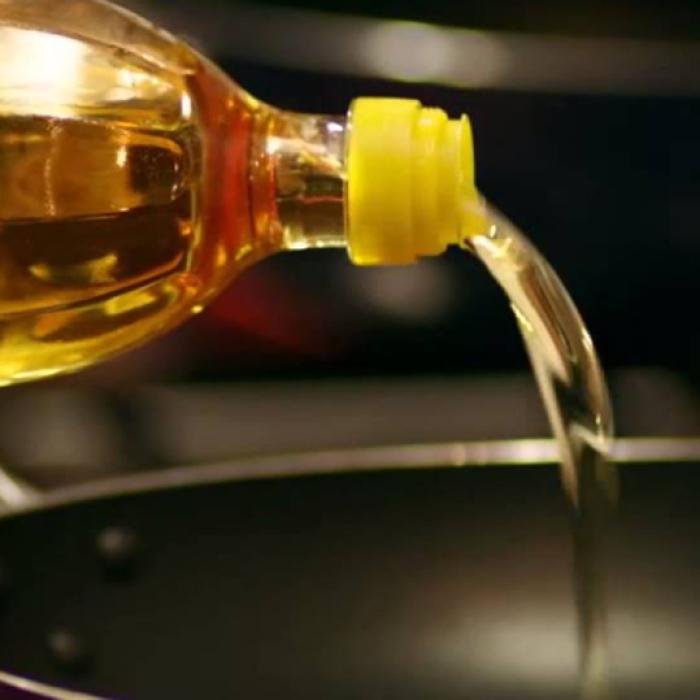 Primul hipermarket din România care preia ulei de gătit uzat