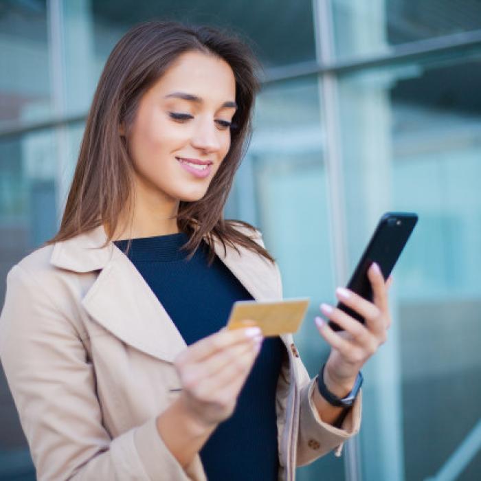 BCR pune la dispoziție clienților Apple Pay