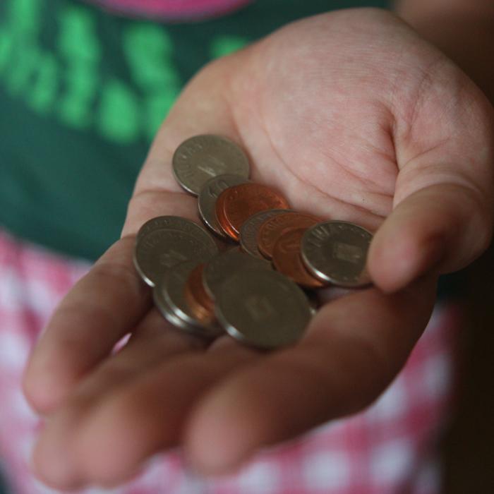 Prețurile s-au triplat în România! Mulți angajați în risc de sărăcie