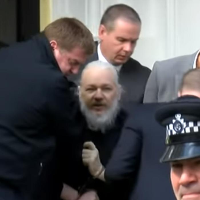 Medici: Sănătarea lui Julian Assange este precară și ar putea muri în închisoare