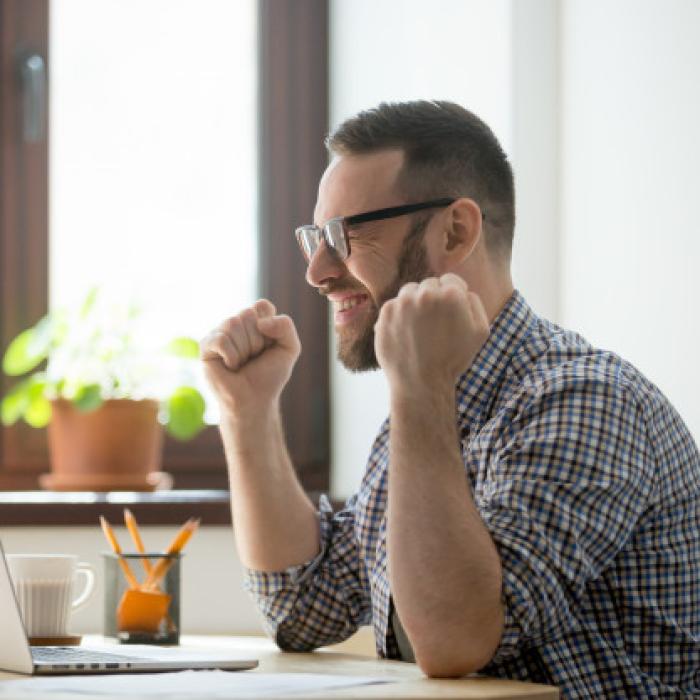 Angajații români care lucrează în aceste domenii sunt mult mai fericiți