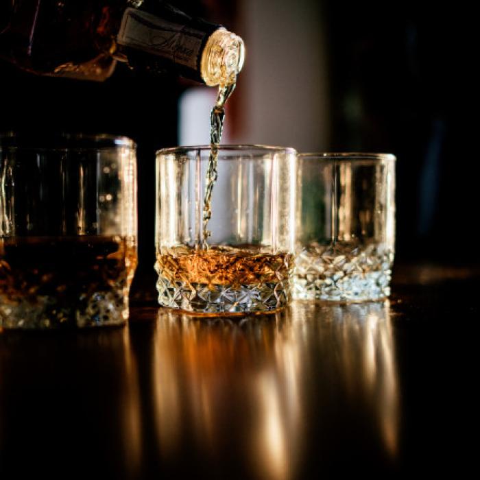Cea mai mare sticlă de whisky ''single malt'' este scoasă la licitație
