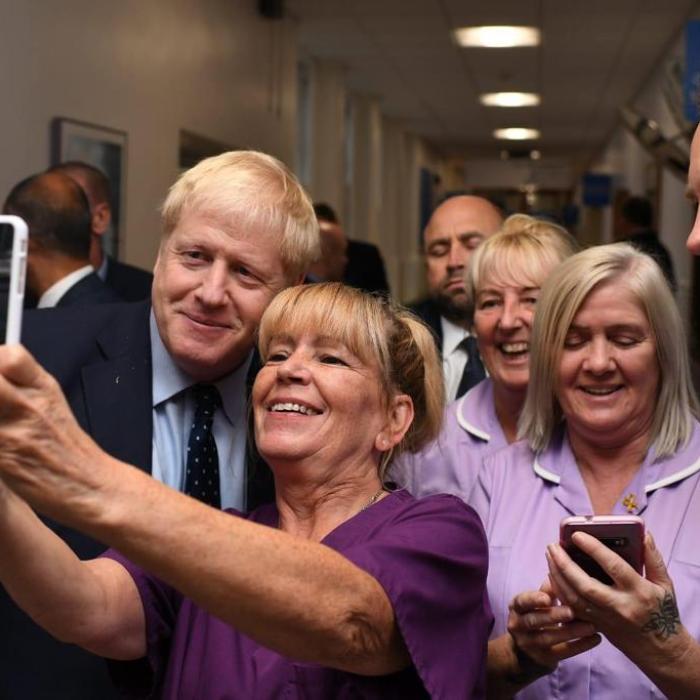 Boris Johnson majorează salariul minim la 8,72 lire sterline pe oră