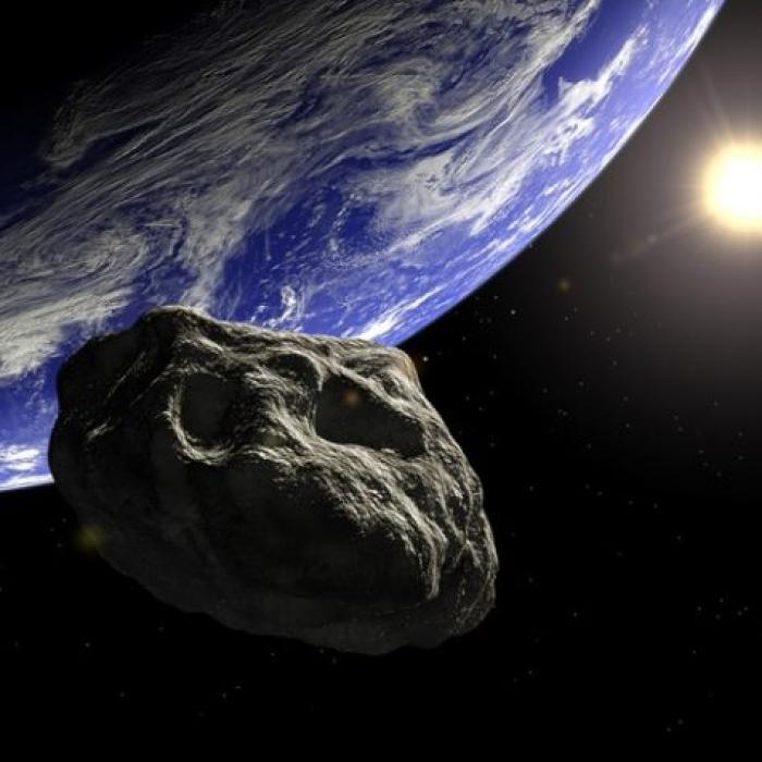 Un asteroid tip Apollo trece extrem de aproape de Terra