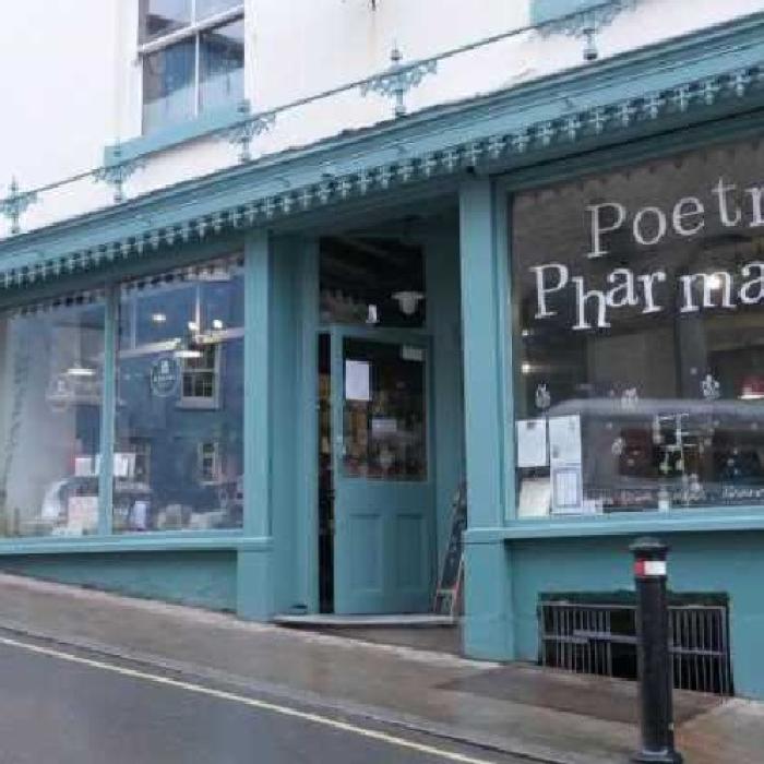Farmacia de poezie. Prescrie medicamente în versuri