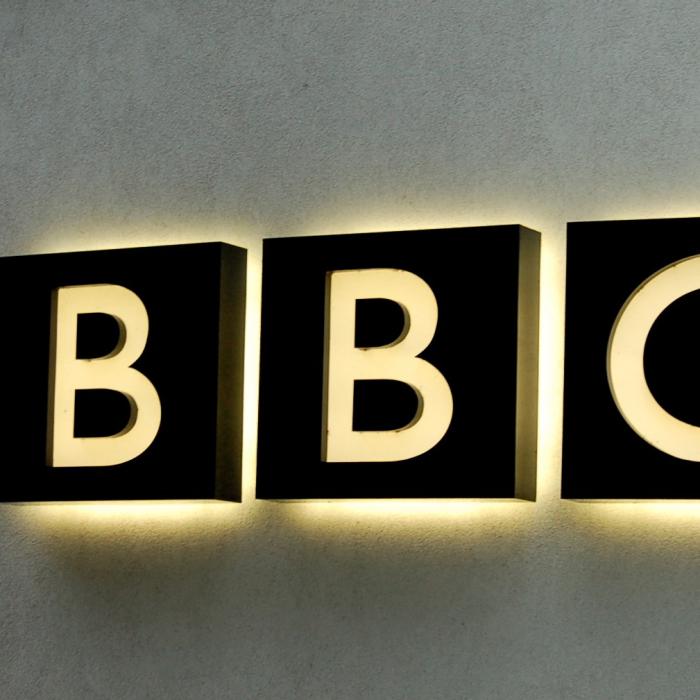 Demisie la BBC. Relații delicate cu premierul Marii Britanii