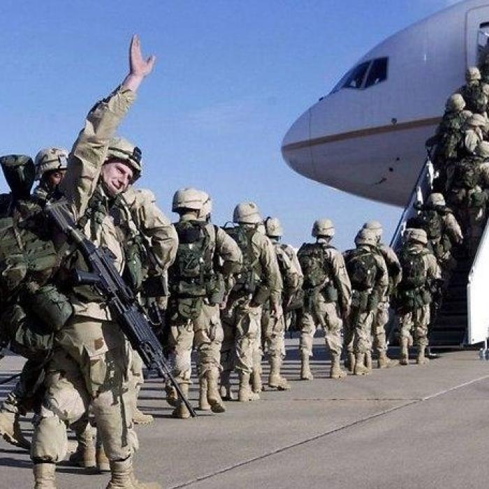 Finanțarea îi bagă forțat pe militarii americani în concedii obligatorii