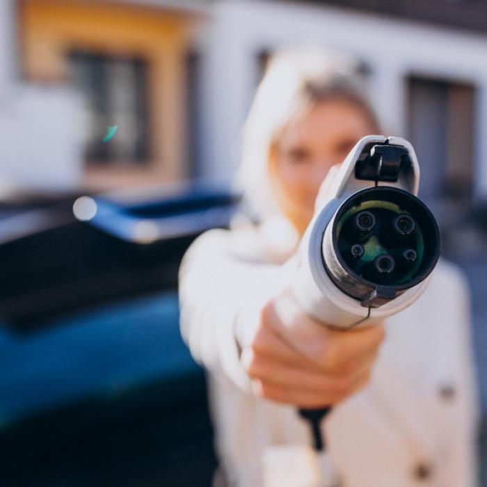 Germanii cer reglementarea prețurilor pentru încărcarea mașinilor electrice