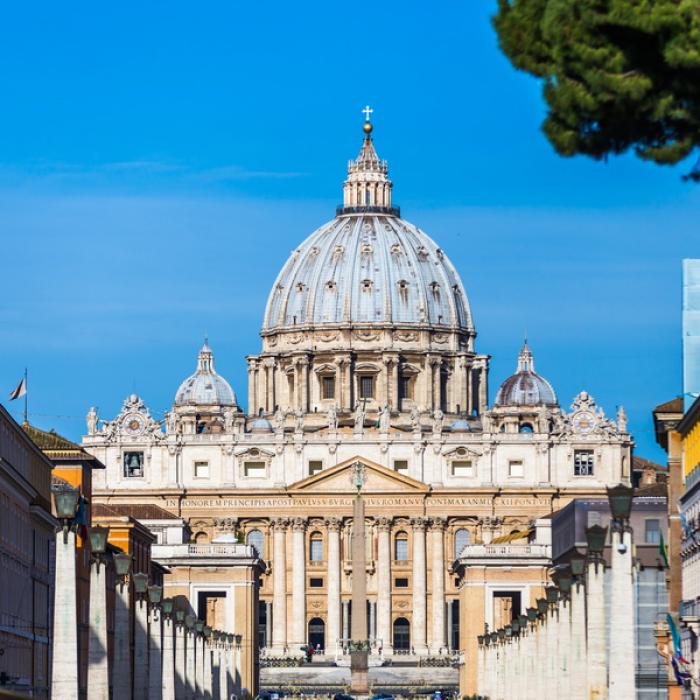 Premieră. Miniștrii de Externe ai Chinei și Vaticanului se întâlnesc