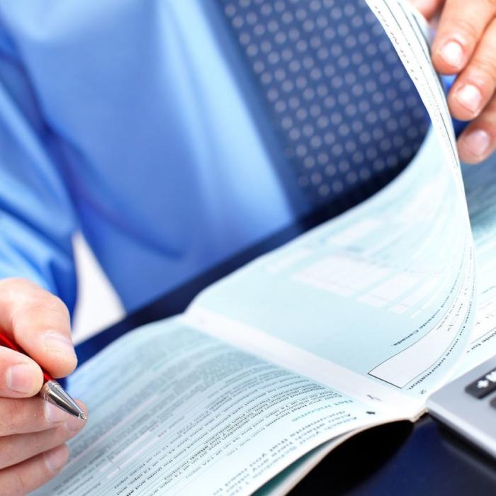 Analist. Cum ar trebui să funcționeze lucrurile. Ai datorii la stat, stai acasă