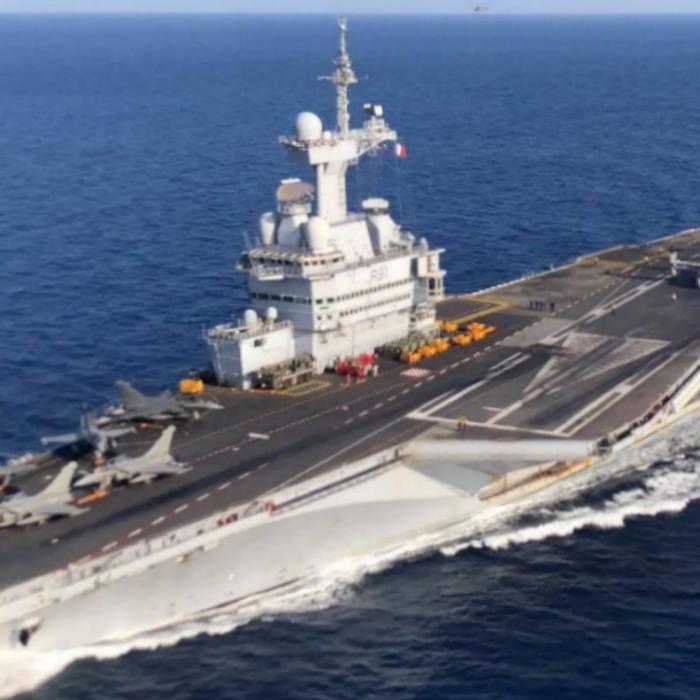 Gazul din Mediterana. Franța intră în joc cu un portavion