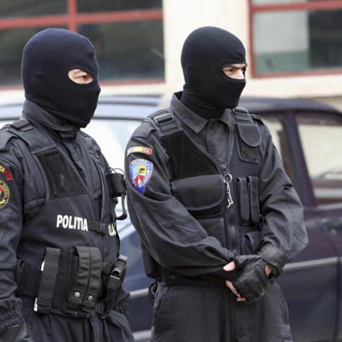 Percheziții ale poliției economice pentru un prejudiciu uriaș la firme de deșeuri