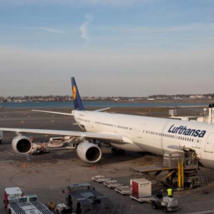 Covid-19: Lufthansa anulează 23.000 de zboruri