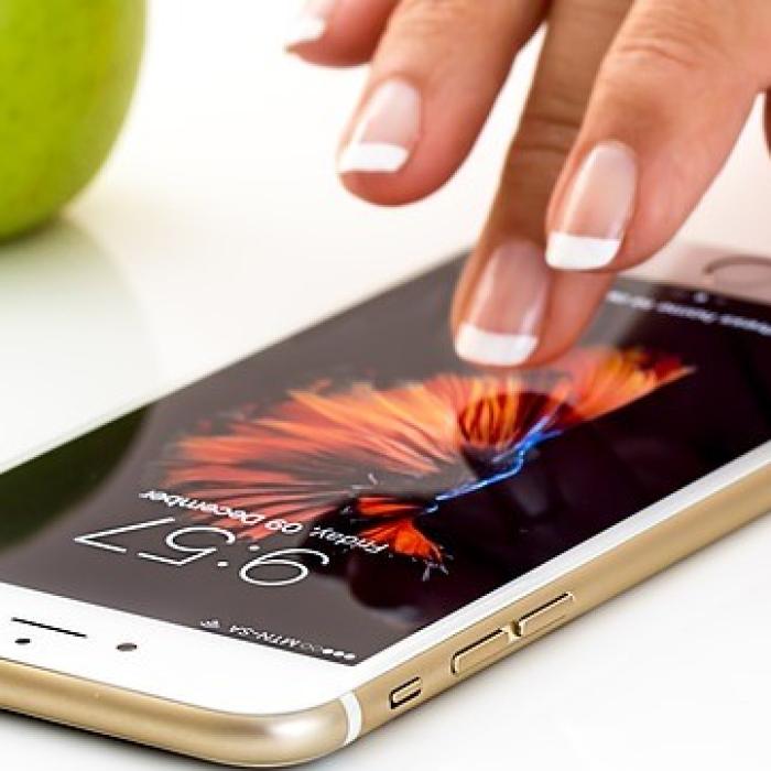 ATENȚIE! Avertismentul unui medic despre telefoane mobile și Covid-19
