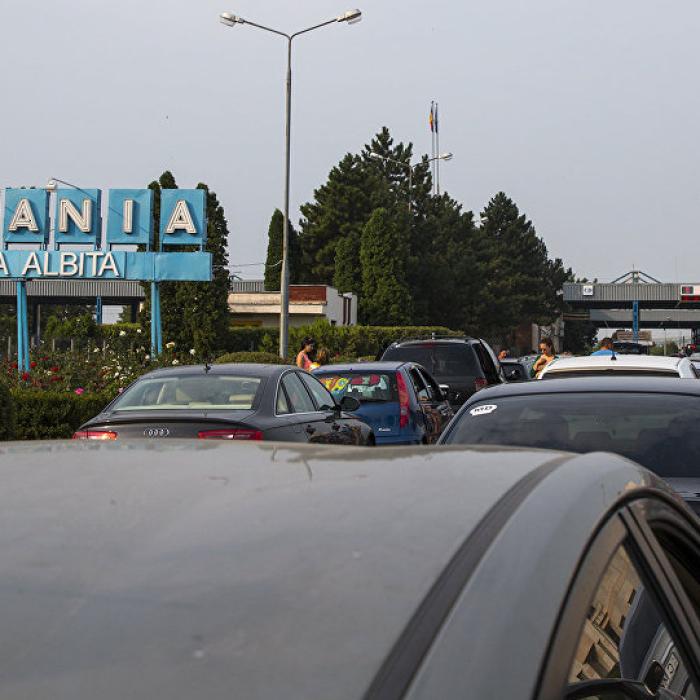 Vela: Rămâneţi acasă, în ţările unde locuiţi, şi faceţi acolo sărbătorile