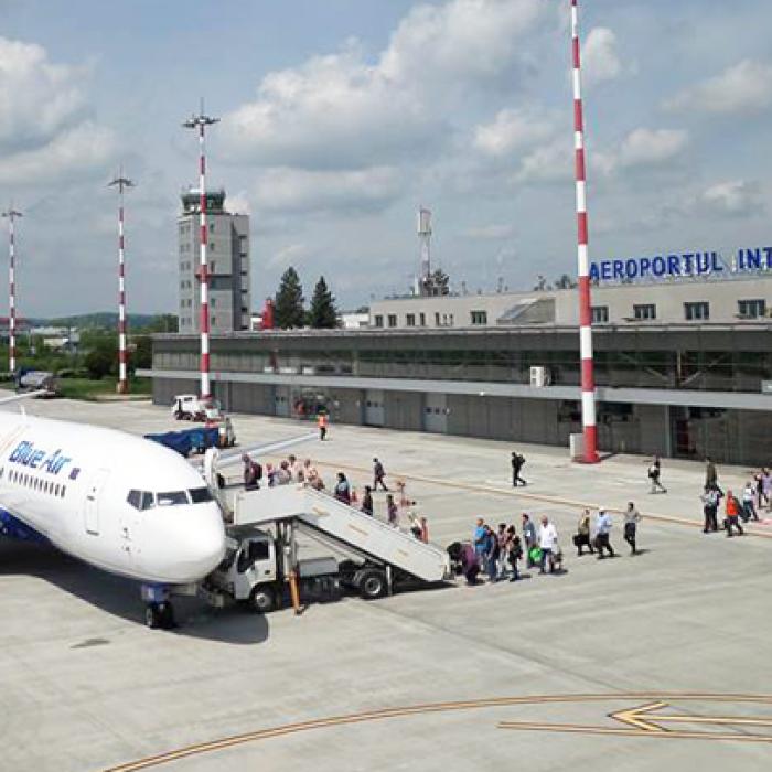 Nouă inși din Suceava, surprinși pe aeroportul din Sibiu