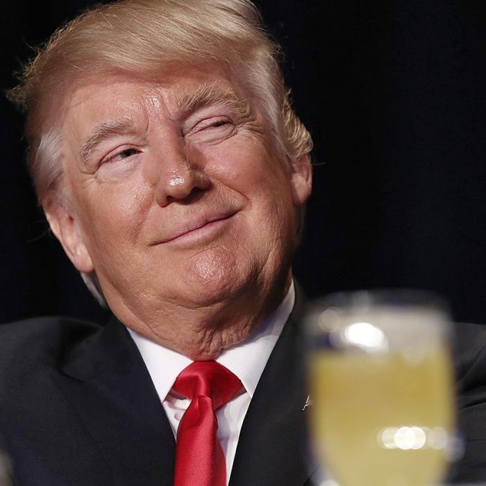 Donald Trump sugerează injectarea cu dezinfectant a pacienților bolnavi de Covid-19
