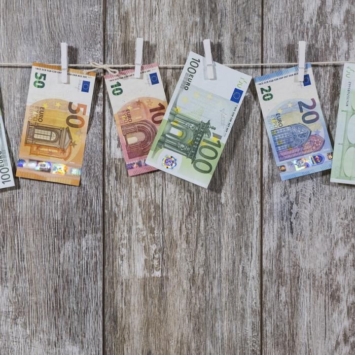 Oficial BCE: Bancnotele euro nu reprezintă un risc major de infecţie cu noul coronavirus