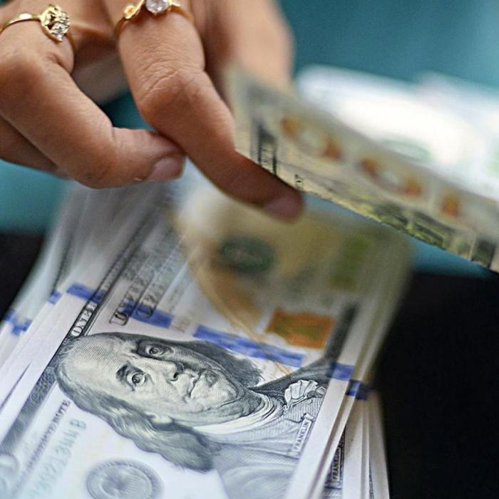 Leul slăbește în raport cu principalele valute