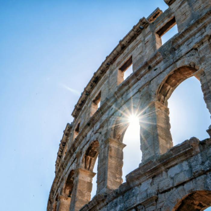 Colosseum DESCHIS! Spectacol de lumini pentru victimele coronavirusului