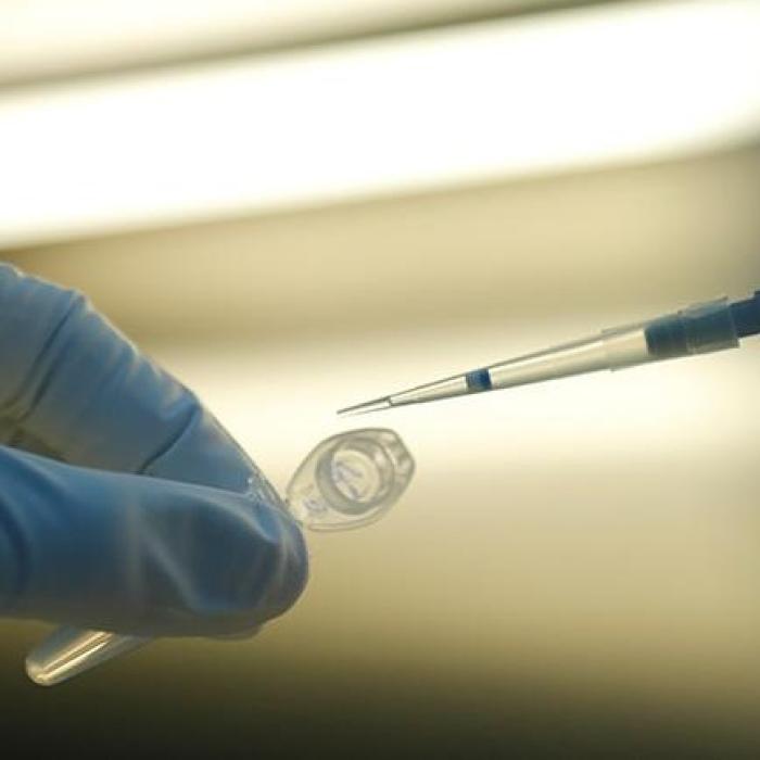 Covid-19. Experți americani: Noul virus a devenit mai periculos