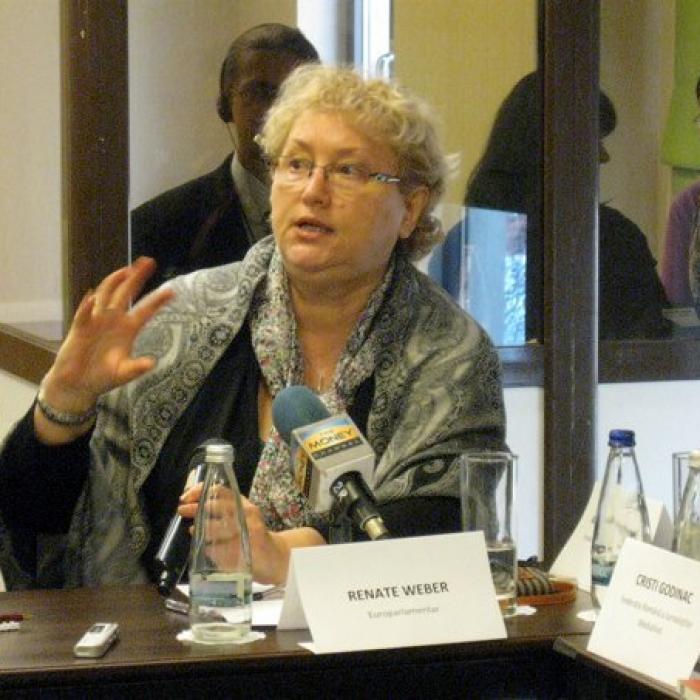 Dihonia pensiilor speciale ar putea să o coste pe Renate Weber funcția