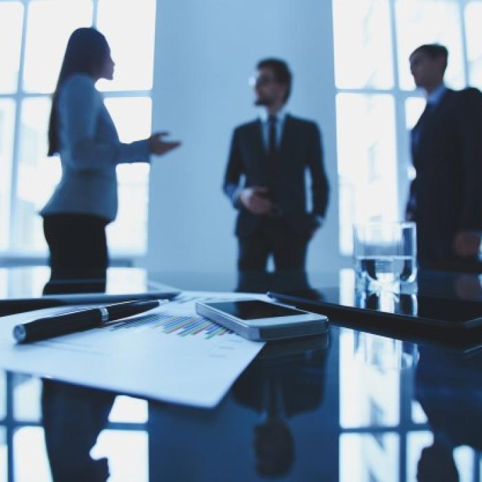 O bancă din România a șters datoria unei familii cu trei copii