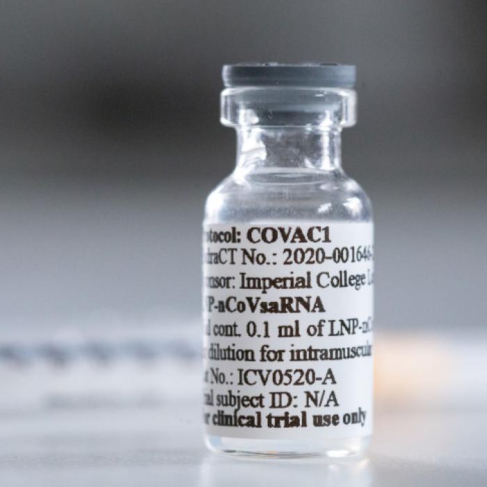 Speranțe. Primii voluntari testați cu un vaccin revoluționar