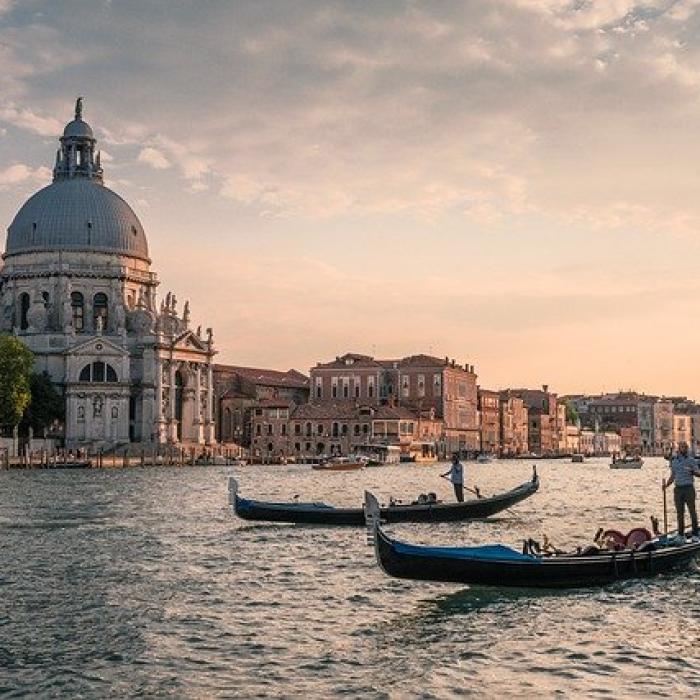 Italia îi bagă pe români în CARANTINĂ! Pentru cât timp