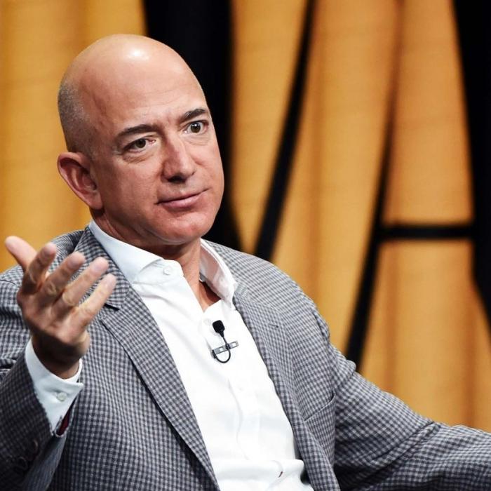 Jeff Bezos pe primul loc în topul celor mai bogați americani, în al treilea an consecutiv