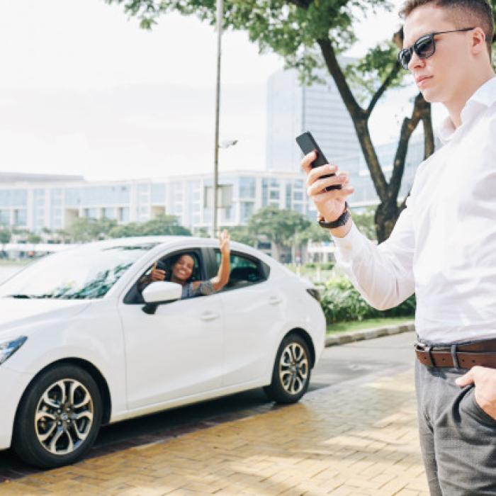 Mașini la preț redus. Alianța Renault-Nissan s-a înțeles cu Uber