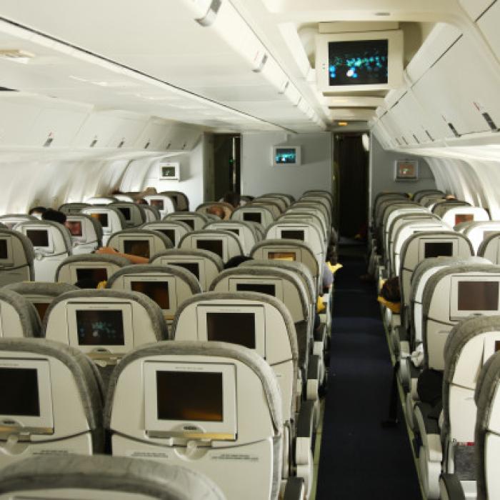 Ce șanse ai ca să iei COVID în avion. Cifrele vorbesc de la sine!
