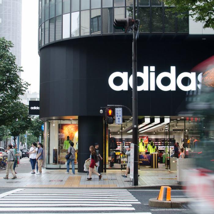 Adidas se "desparte" de Reebok