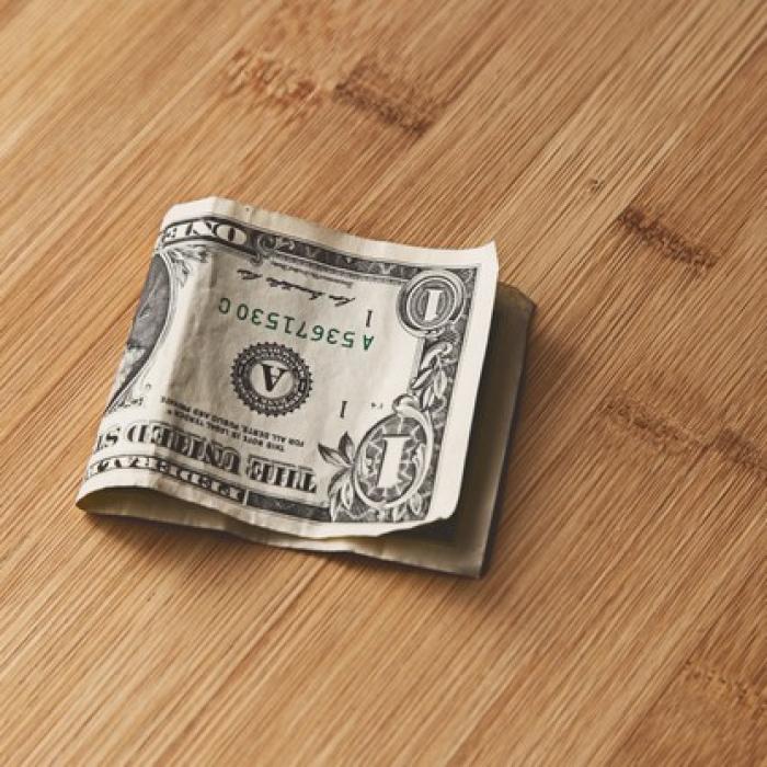 Temeri legate de dolar, aflat la cea mai slabă cotație din ultimele opt luni