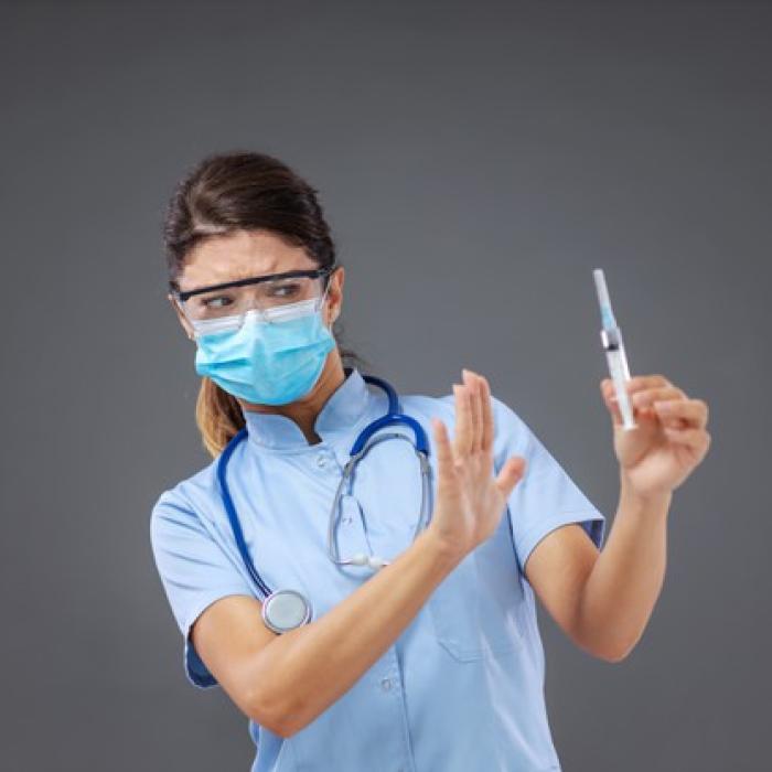 Înainte de COVID-19, două secole de vaccinare și neincredere