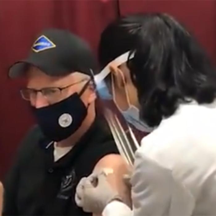 Șeful Pentagonului s-a vaccinat anti-covid
