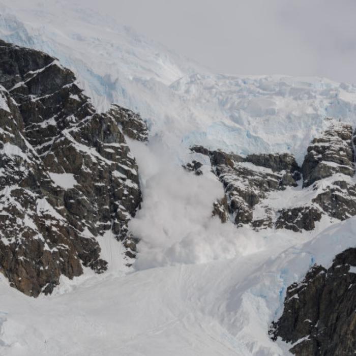 Avertizări de AVALANȘE! Ninsori abundente în această țară